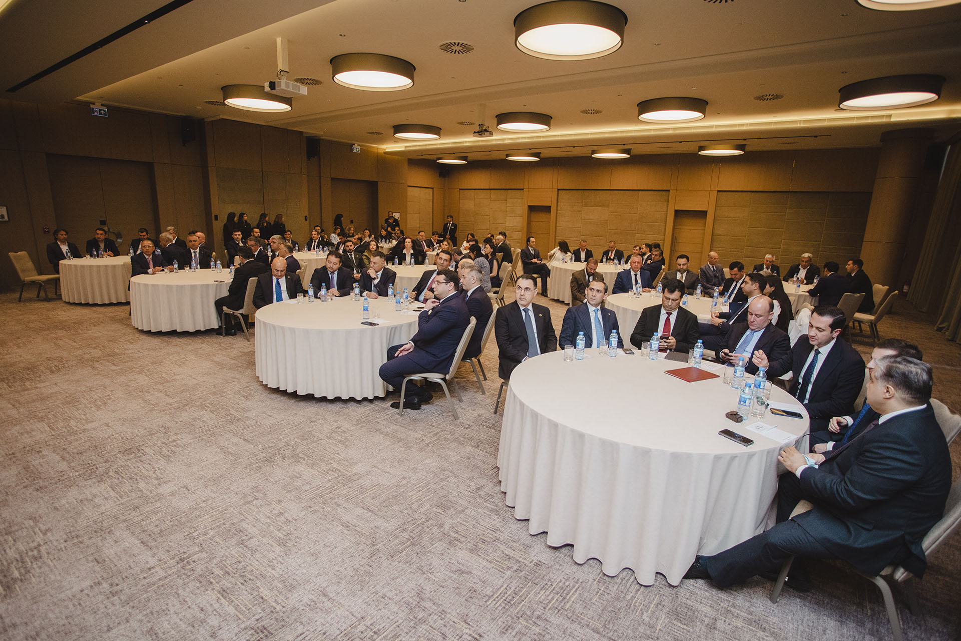 Agentliyin rəhbərliyi Milli Biznesin İnkişafı Forumunun növbəti xüsusi sessiya...