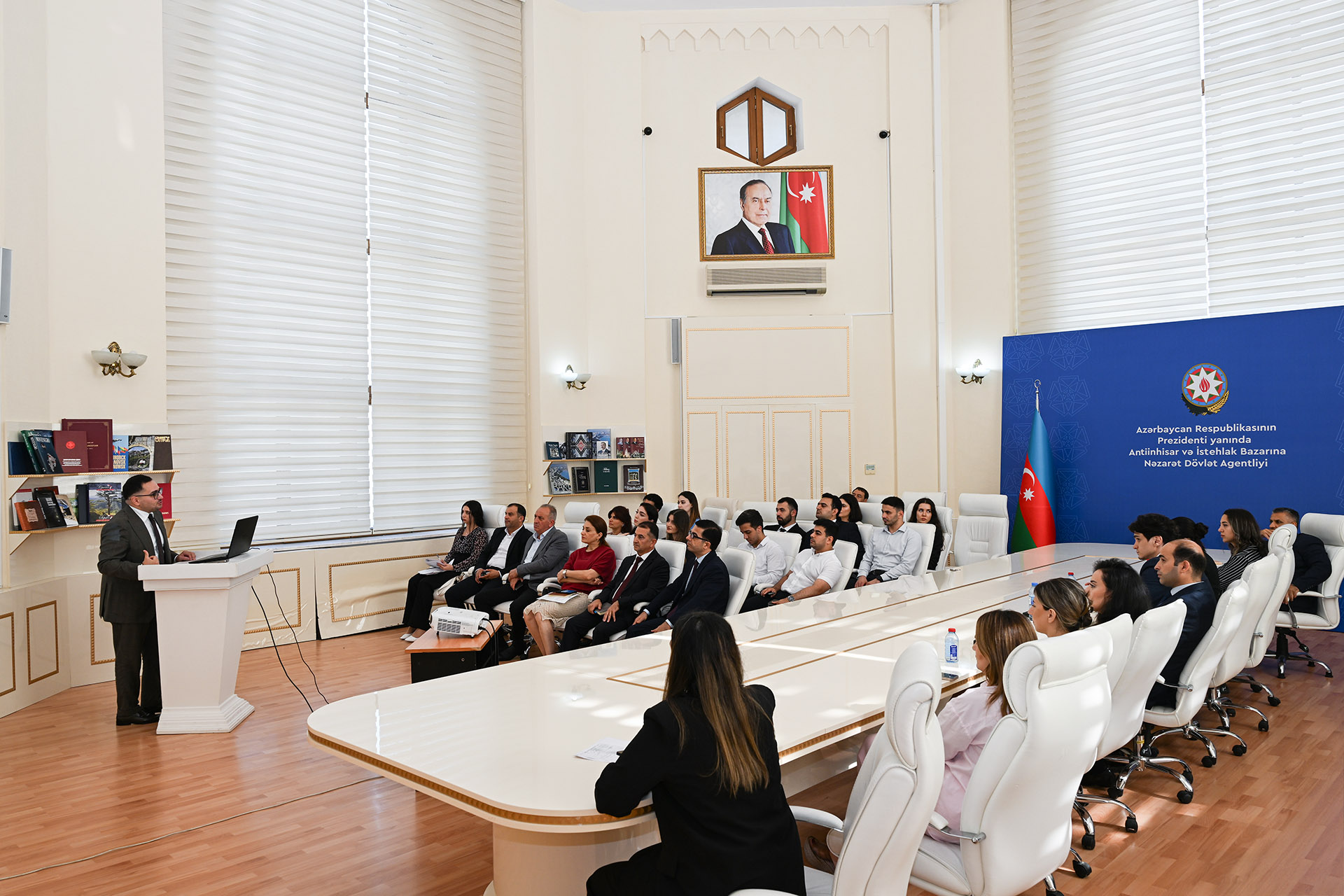 Təbii inhisar subyektlərinin nümayəndələri üçün təlim keçirilib