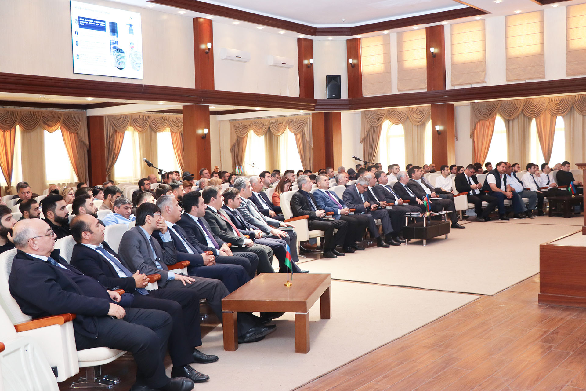 İstehlak bazarında fəaliyyət göstərən sahibkarlıq subyektləri ilə növbəti maar...