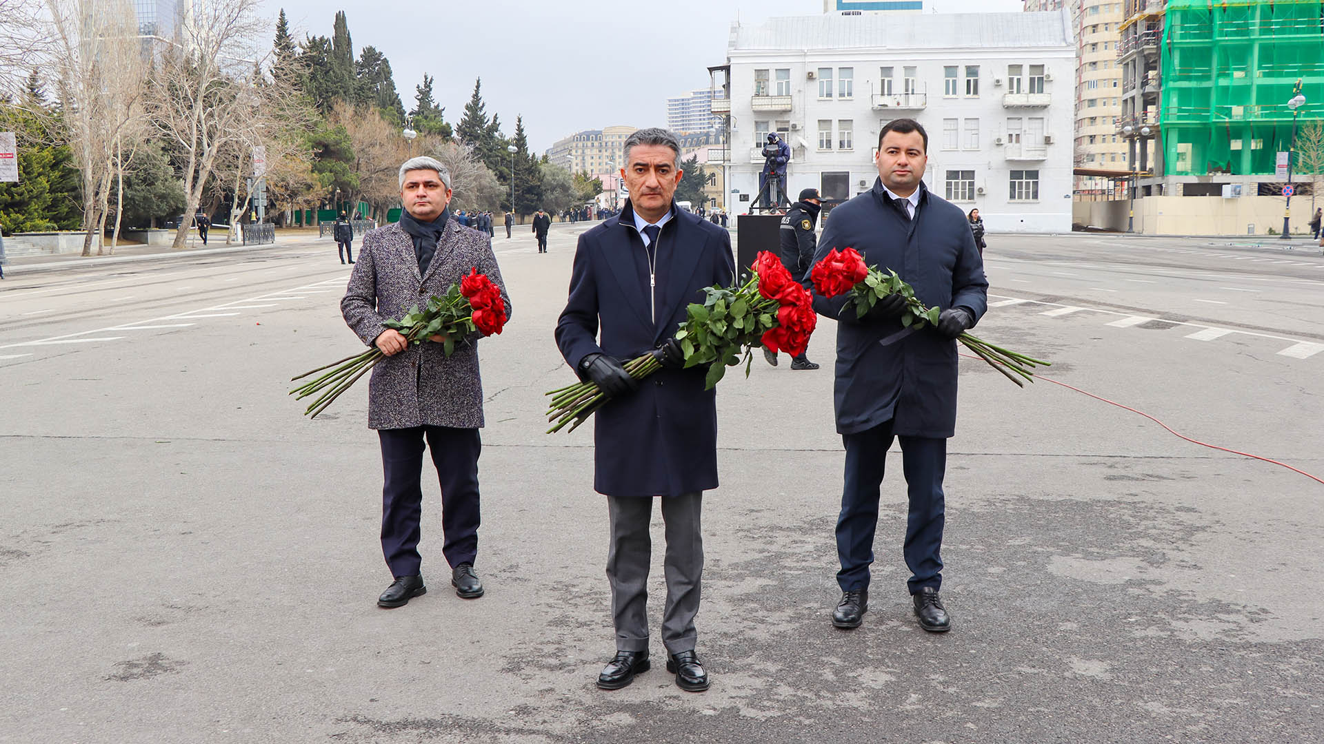 Antiinhisar və İstehlak Bazarına Nəzarət Dövlət Agentliyinin rəhbər heyəti Xocalı soyqırımı abidəsini ziyarət edib