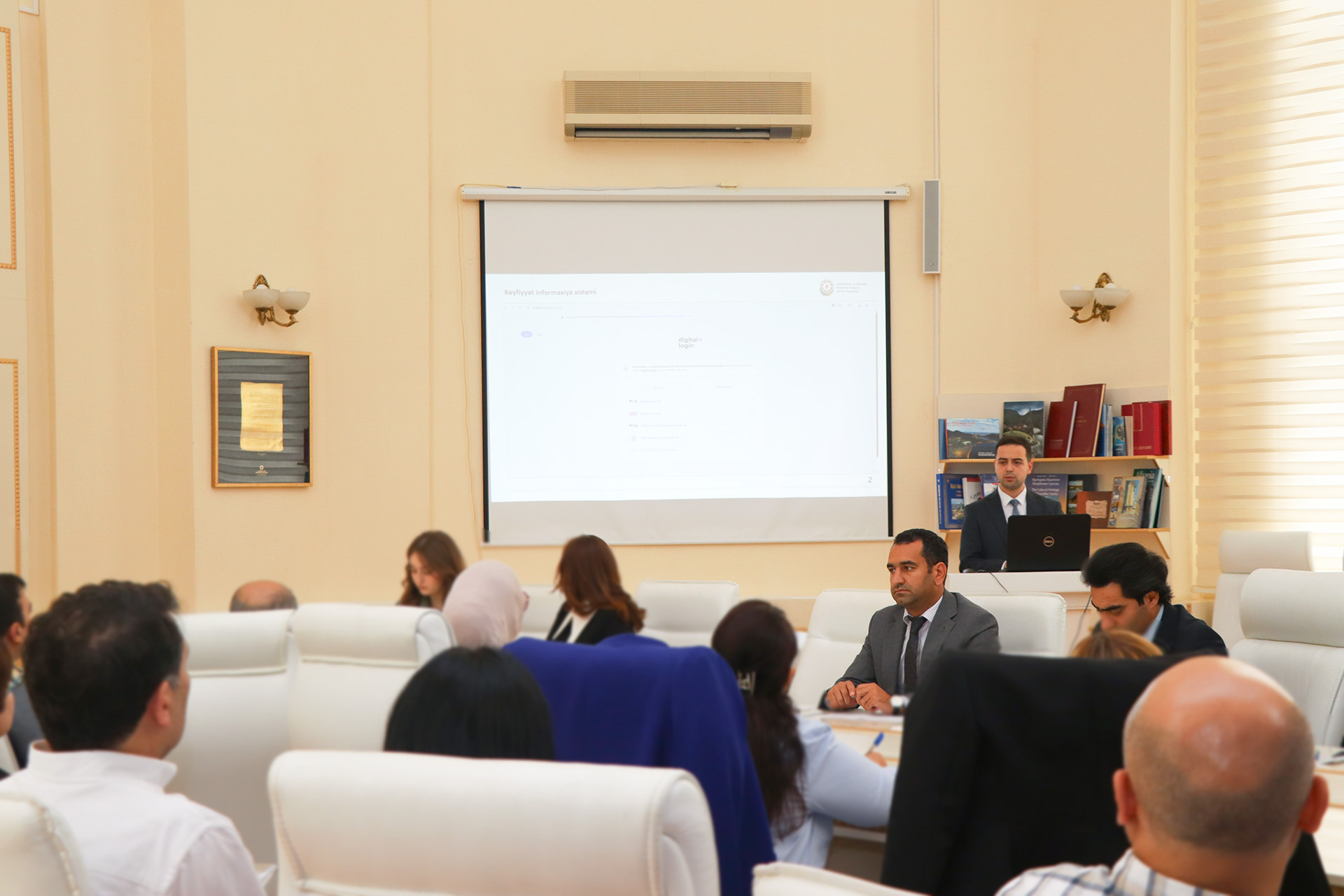 “Mənşə sertifikatı” alt modulundan istifadəyə dair ixracatçılarla növbəti maarifləndirici görüş keçirilib