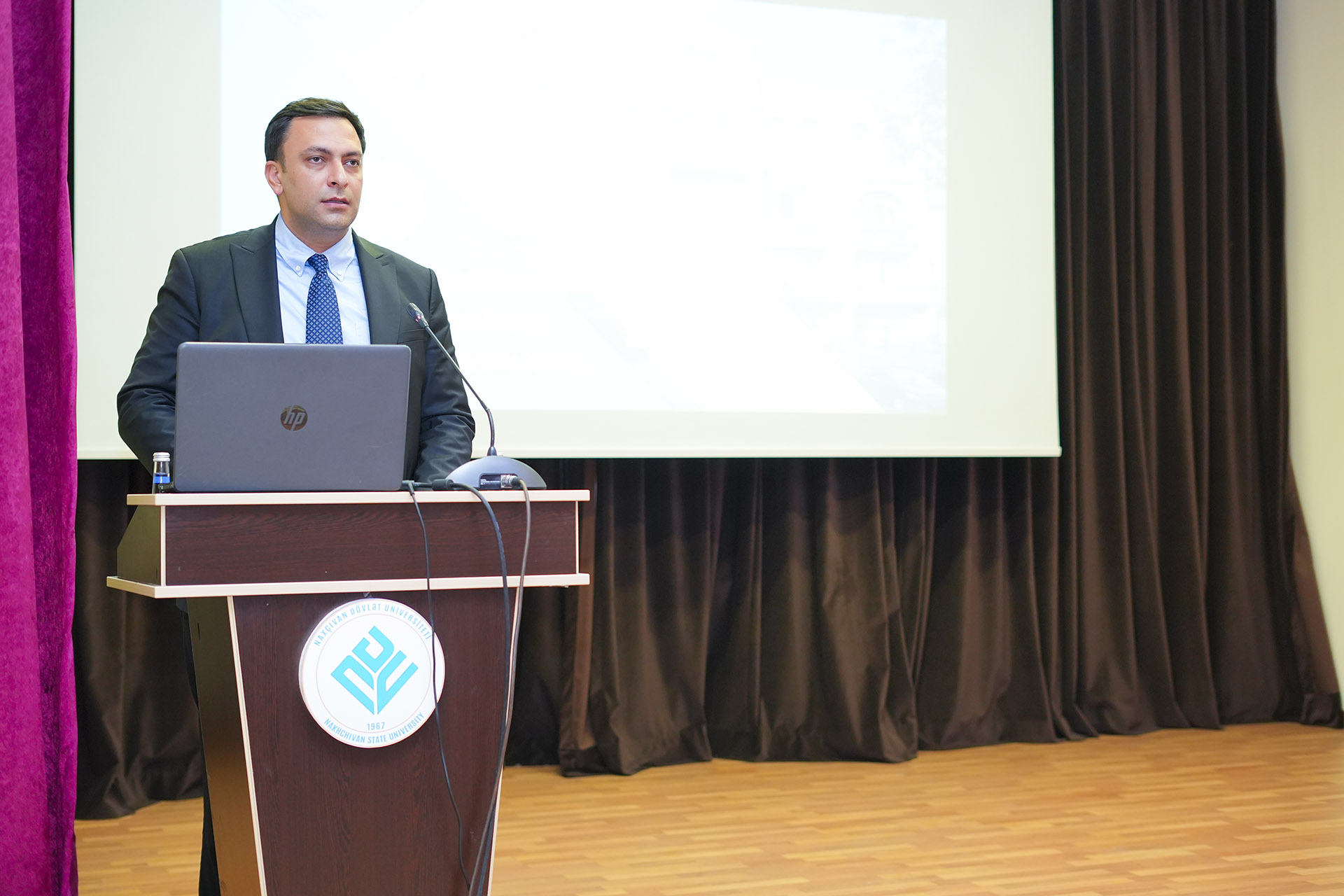 Agentliyin nümayəndəsi Naxçıvan Dövlət Universitetində keçirilən dövlət satınalmalarına dair təlimdə çıxış edib