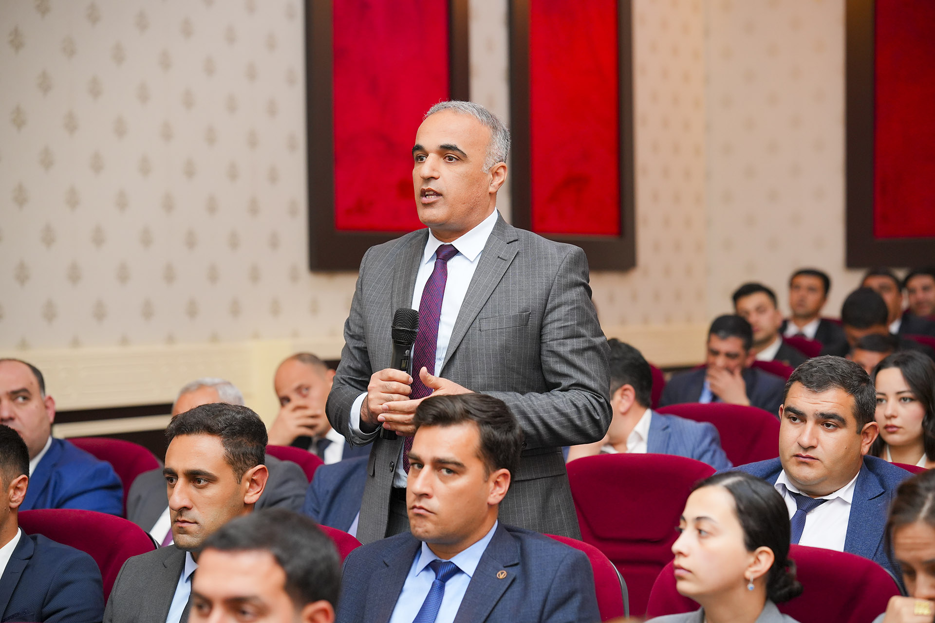 Agentliyin nümayəndəsi Naxçıvan Dövlət Universitetində keçirilən dövlət satınalmalarına dair təlimdə çıxış edib
