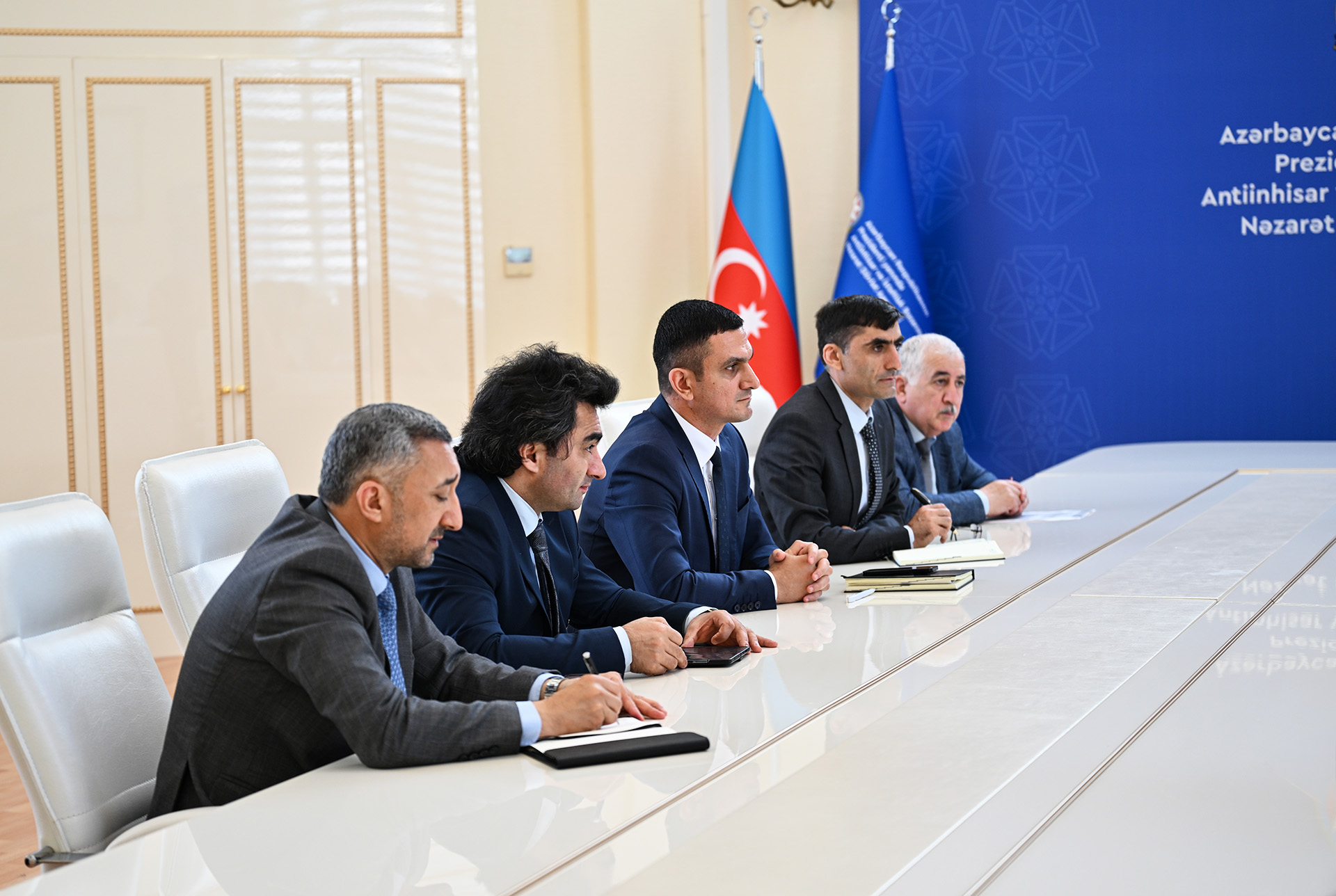 Zərgərlik məmulatlarının satışı sahəsində fəaliyyət göstərən sahibkarlarla maarifləndirici görüş keçirilib