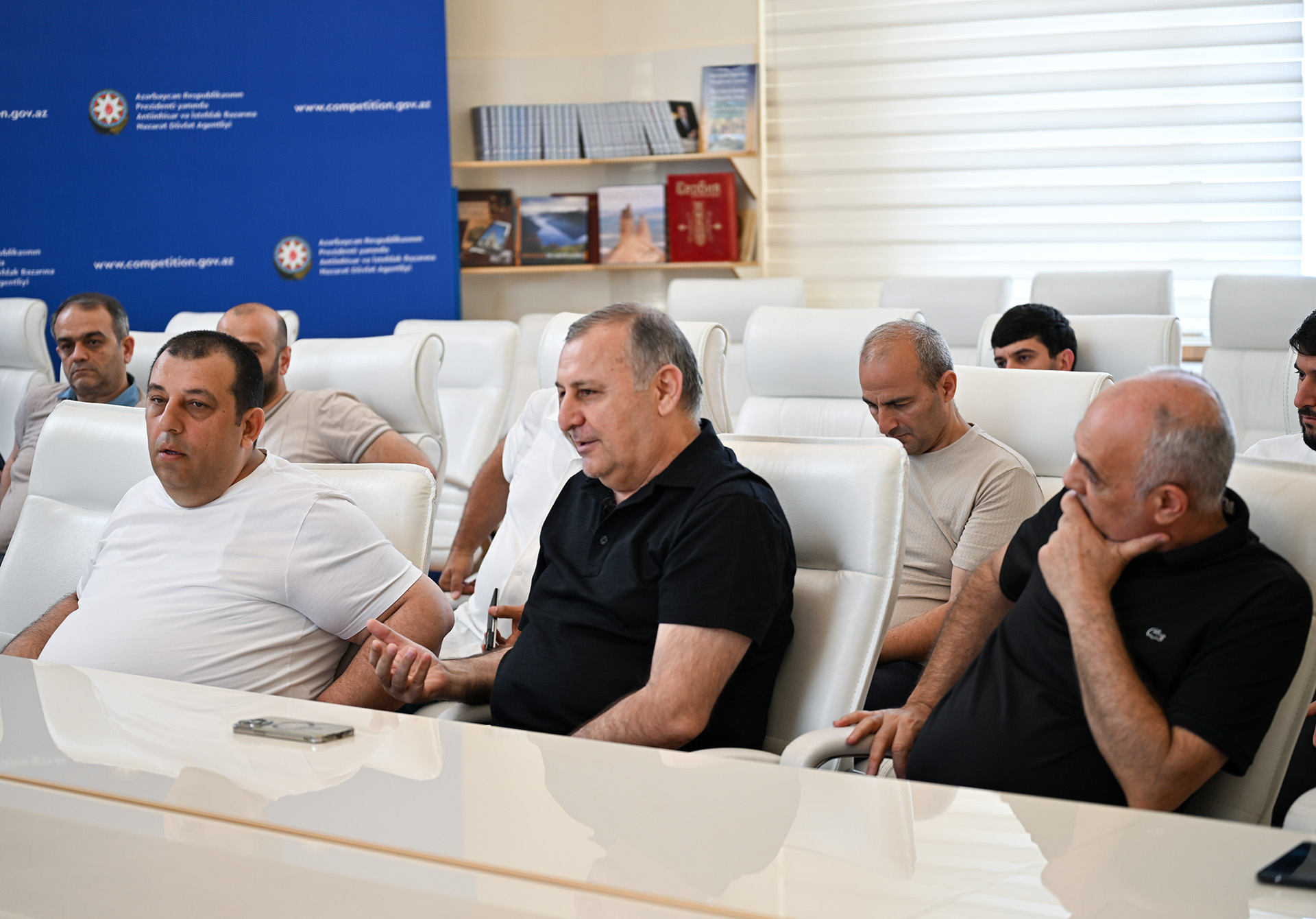Zərgərlik məmulatlarının satışı sahəsində fəaliyyət göstərən sahibkarlarla maarifləndirici görüş keçirilib