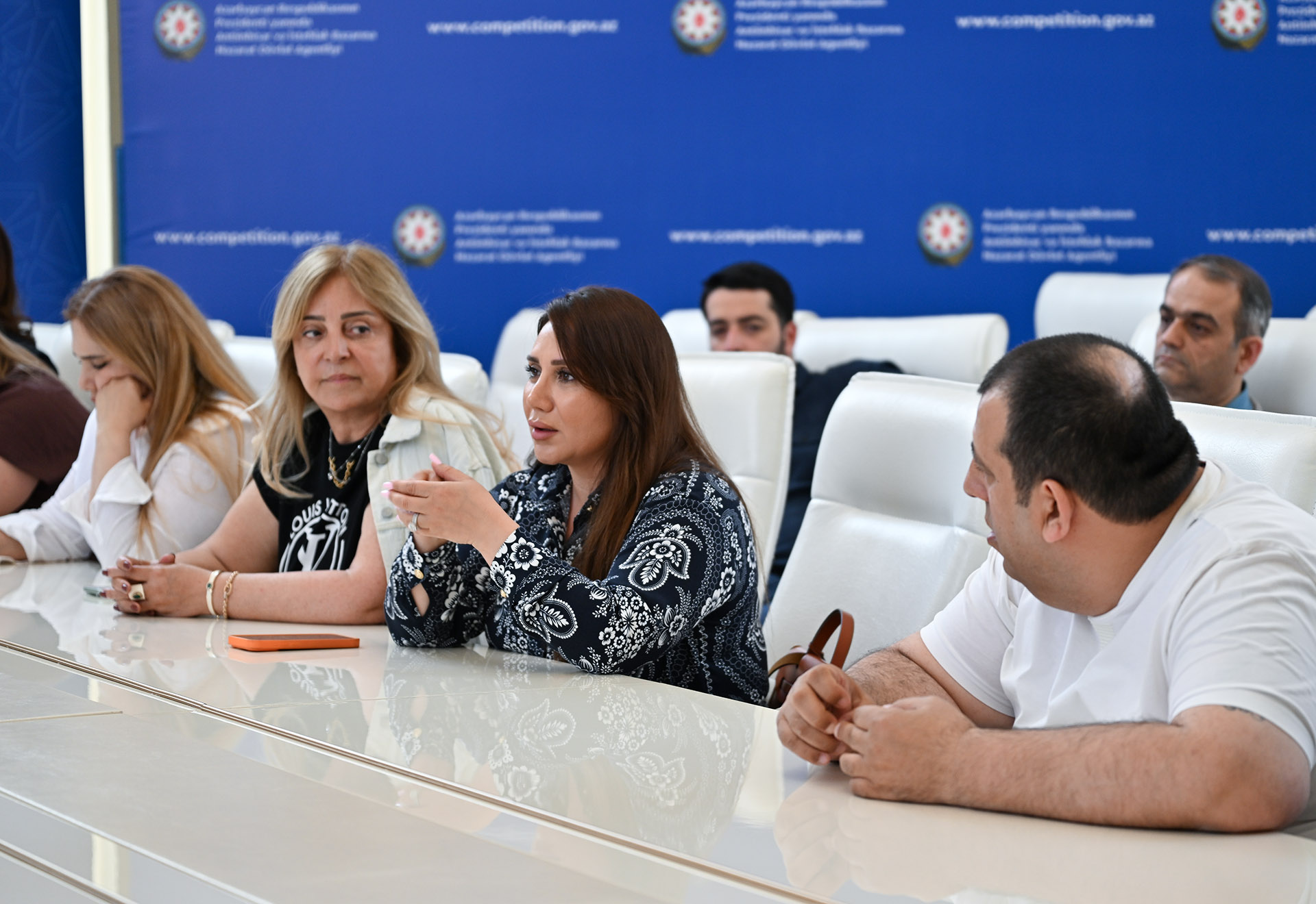 Zərgərlik məmulatlarının satışı sahəsində fəaliyyət göstərən sahibkarlarla maarifləndirici görüş keçirilib