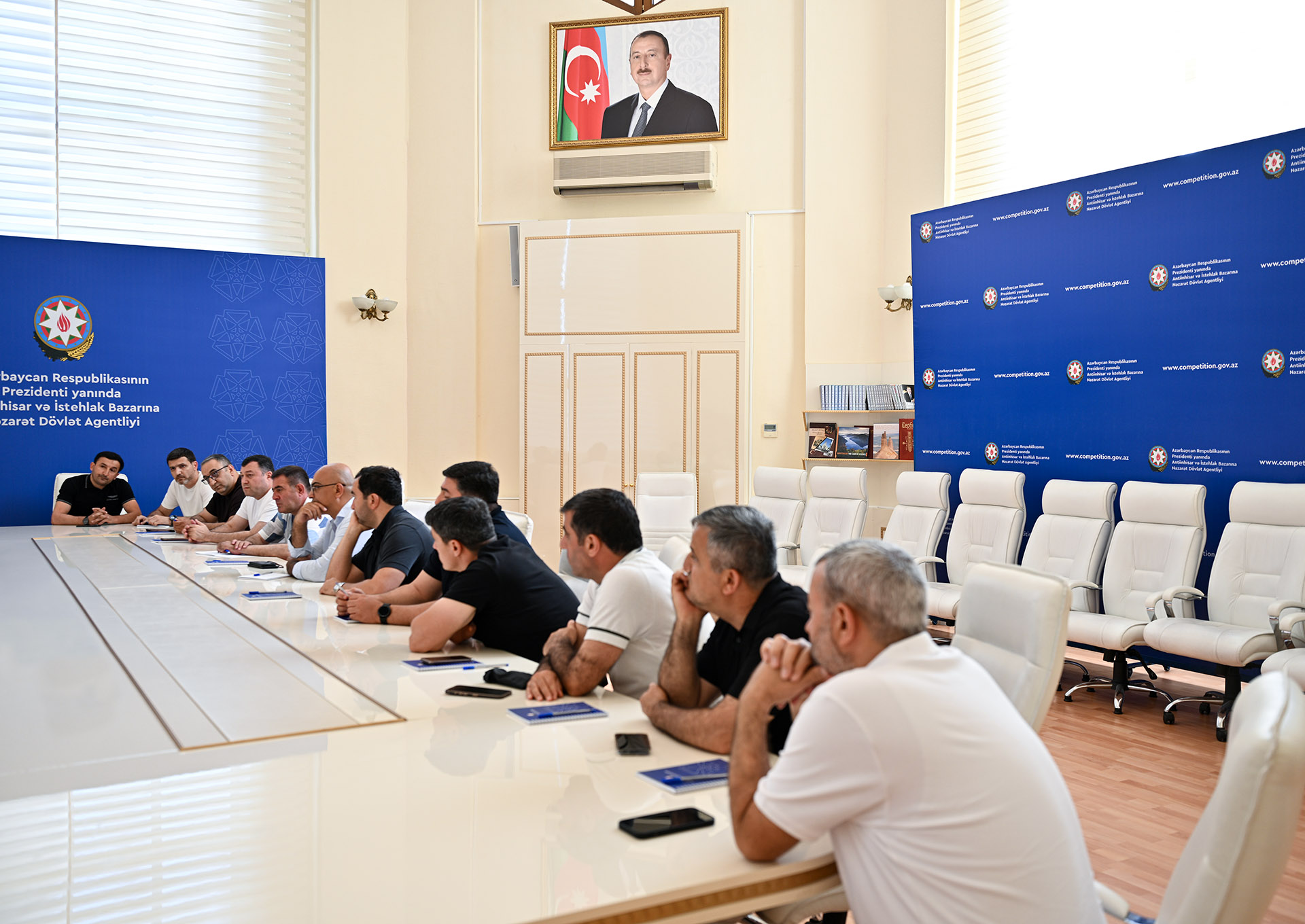 Zərgərlik məmulatlarının satışı sahəsində fəaliyyət göstərən sahibkarlarla növbəti maarifləndirici görüş keçirilib