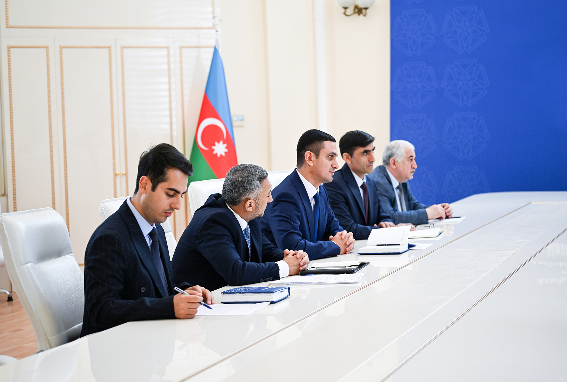 Zərgərlik məmulatlarının satışı sahəsində fəaliyyət göstərən sahibkarlarla növbəti maarifləndirici görüş keçirilib