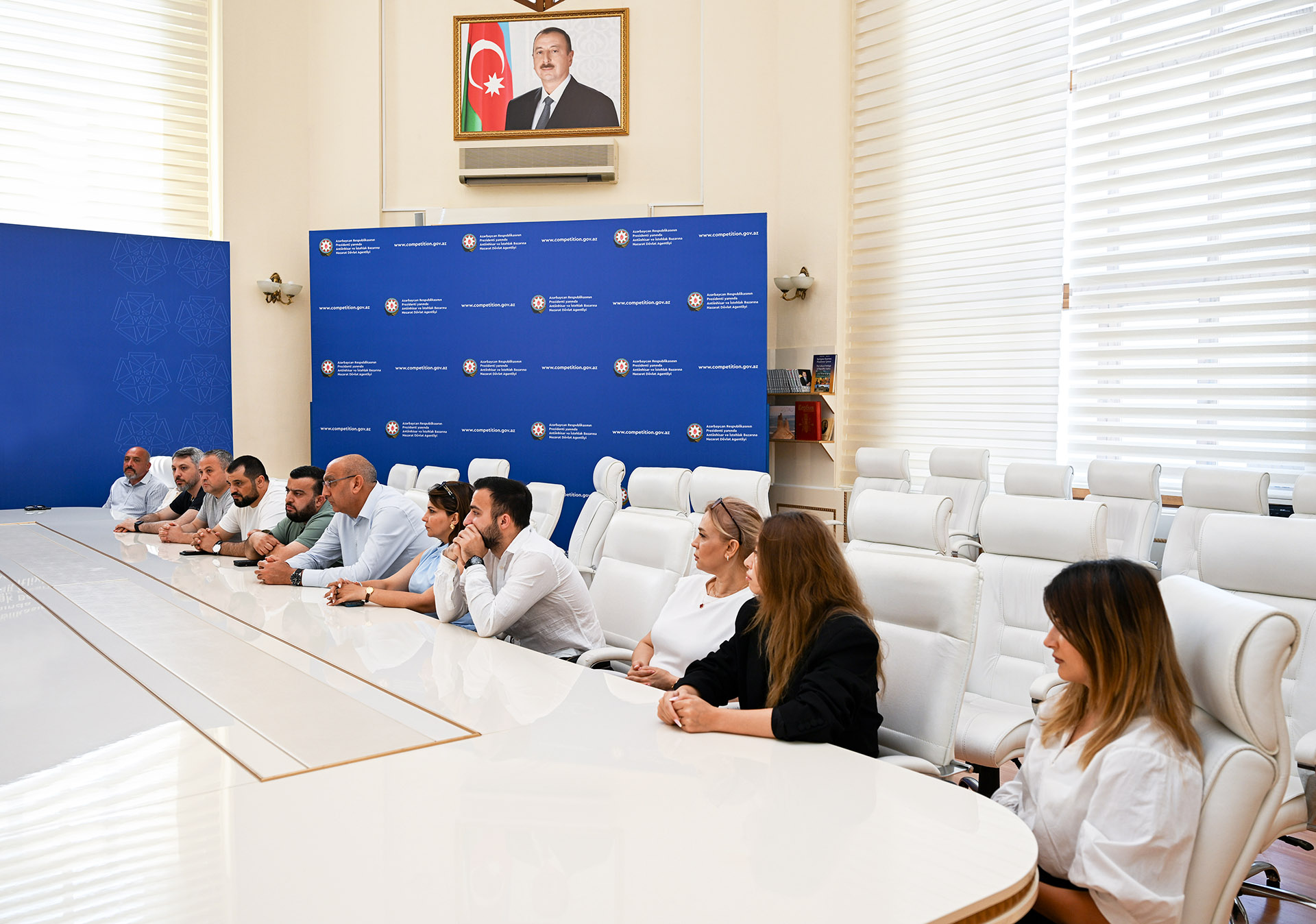 Zərgərlik məmulatlarının satışı sahəsində fəaliyyət göstərən sahibkarlarla növbəti maarifləndirici görüş keçirilib