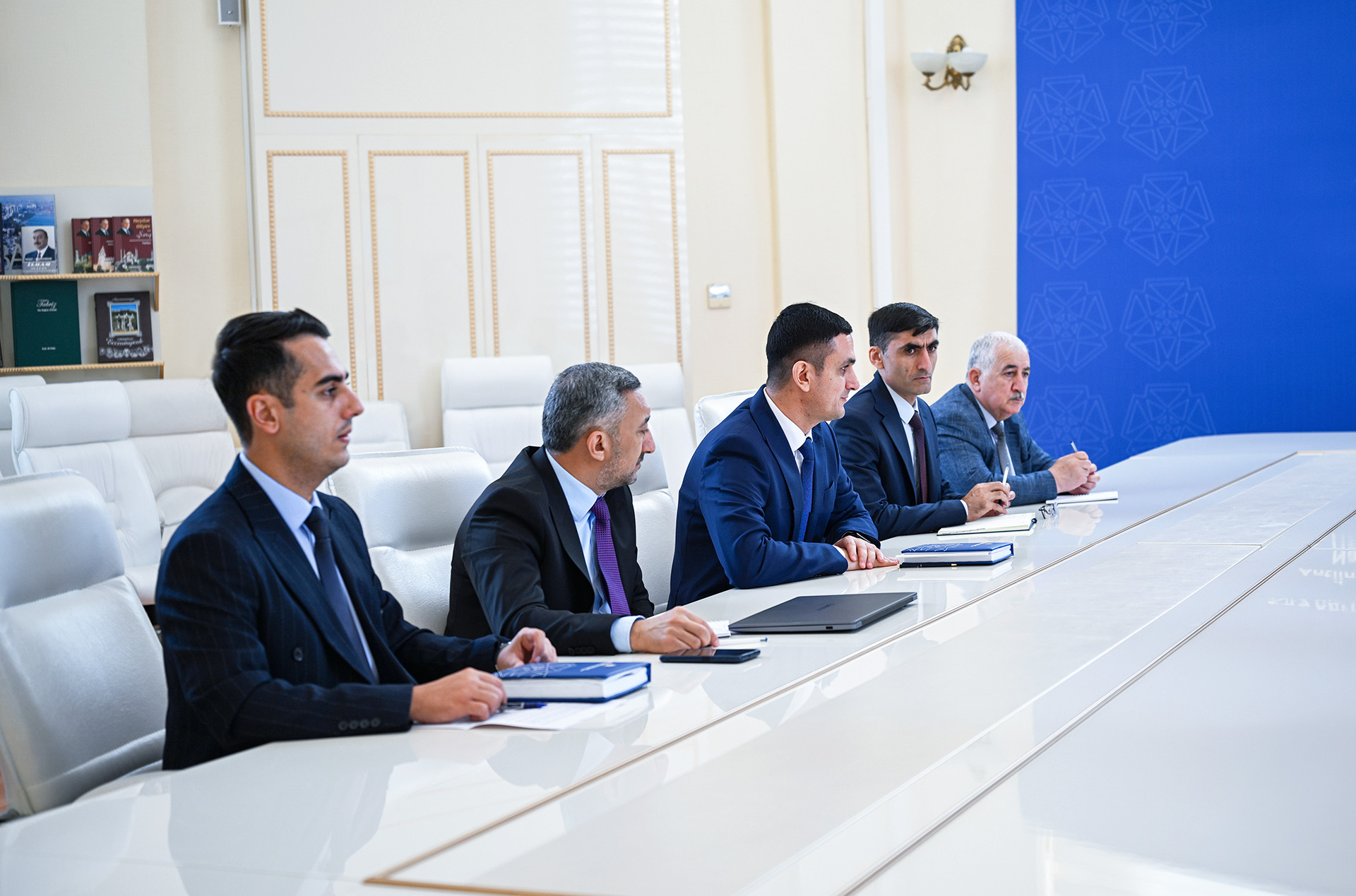 Agentlikdə zərgərlik məmulatlarının satışı sahəsində sahibkarlarla növbəti maarifləndirici görüş keçirilib